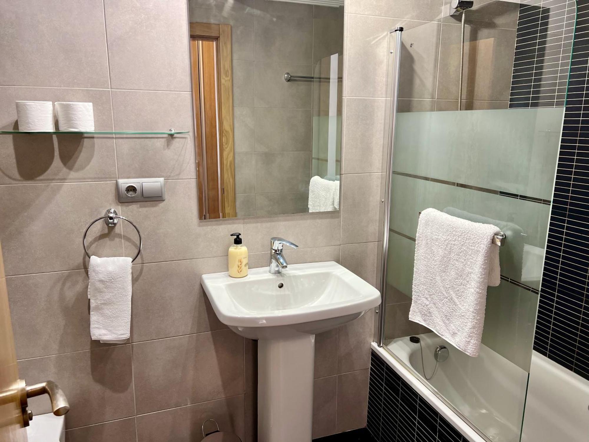 Apartamento Europa Jardin Oviedo Exteriör bild